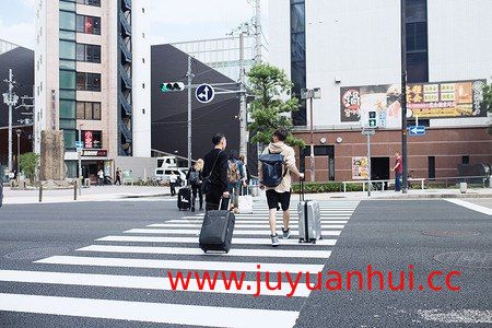 全球街头时尚实景影像素材集 多国文化风情与潮流穿搭记录【夸克网盘下载】